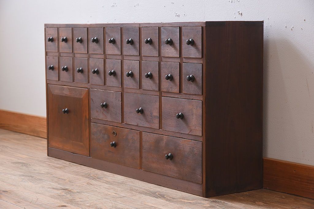 アンティーク家具　古い木製のアンティーク薄型薬箪笥(引き出し)