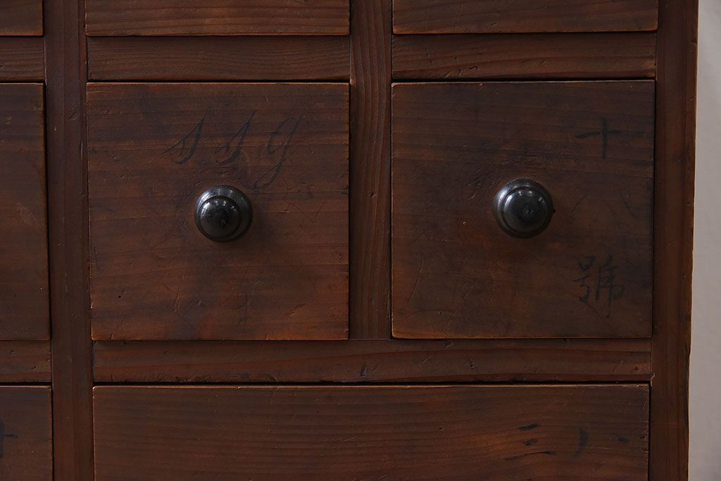 アンティーク家具　古い木製のアンティーク薄型薬箪笥(引き出し)