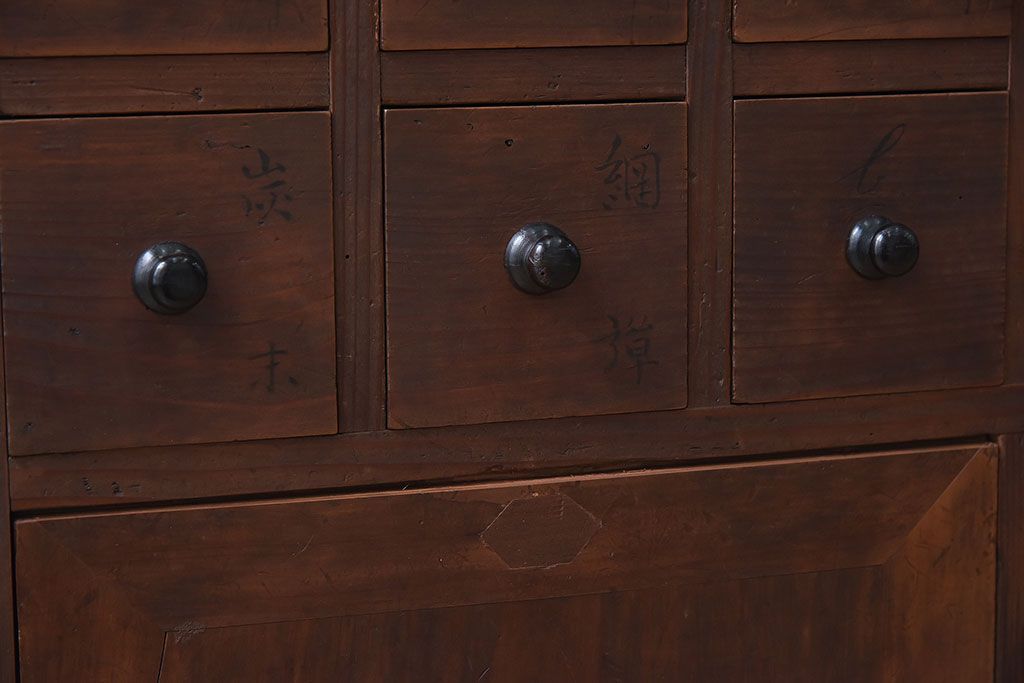 アンティーク家具　古い木製のアンティーク薄型薬箪笥(引き出し)