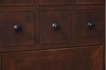アンティーク家具　古い木製のアンティーク薄型薬箪笥(引き出し)