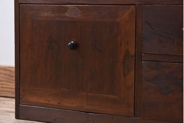 アンティーク家具　古い木製のアンティーク薄型薬箪笥(引き出し)