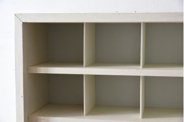 アンティーク家具　アンティークペイント　マス目棚付き!縦型キャビネット(収納棚、飾り棚)