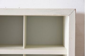 アンティーク家具　アンティークペイント　マス目棚付き!縦型キャビネット(収納棚、飾り棚)