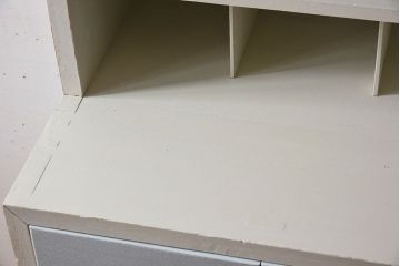 アンティーク家具　アンティークペイント　マス目棚付き!縦型キャビネット(収納棚、飾り棚)