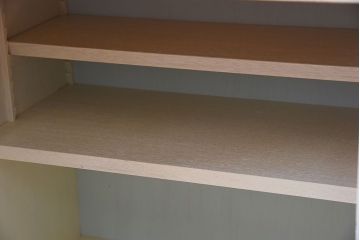 アンティーク家具　アンティークペイント　マス目棚付き!縦型キャビネット(収納棚、飾り棚)