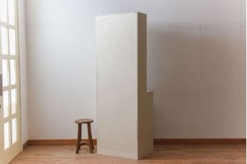 アンティーク家具　アンティークペイント　マス目棚付き!縦型キャビネット(収納棚、飾り棚)