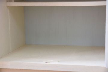 アンティーク家具　アンティークペイント　マス目棚付き!縦型キャビネット(収納棚、飾り棚)