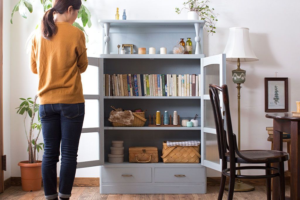 アンティーク家具　モールガラス入り!アンティークのペイント本箱(ブックケース)