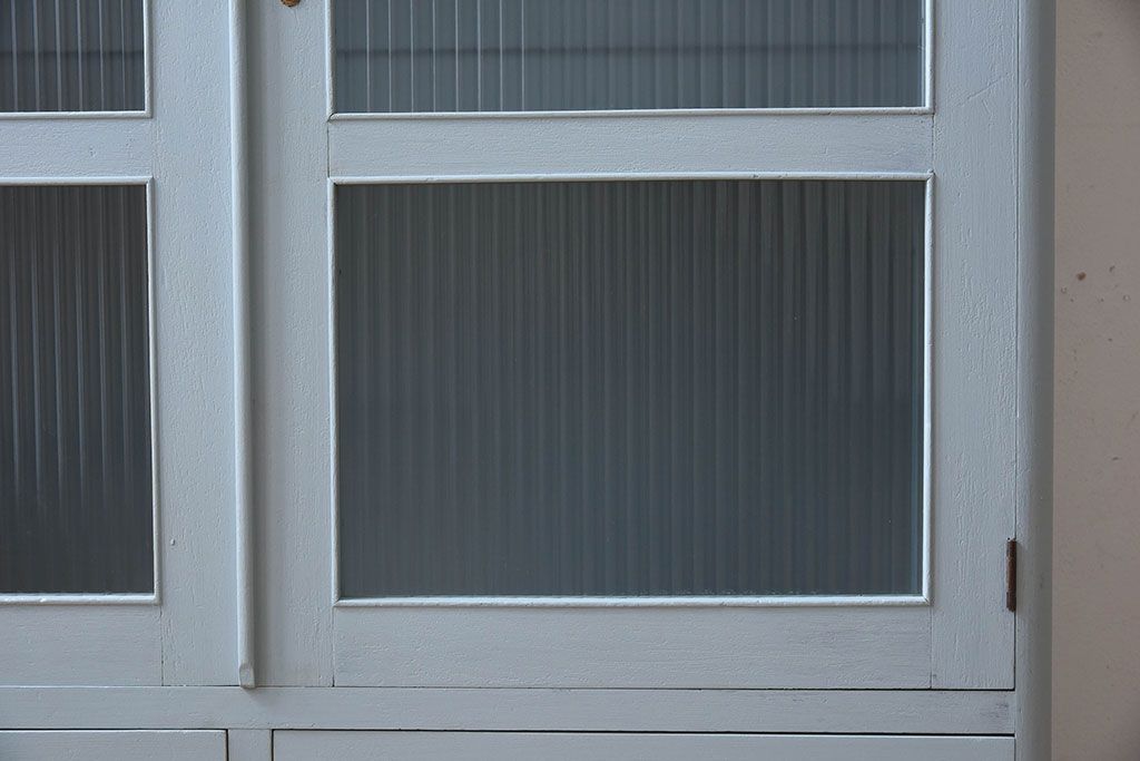 アンティーク家具　モールガラス入り!アンティークのペイント本箱(ブックケース)