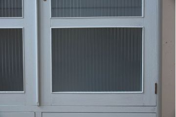 アンティーク家具　モールガラス入り!アンティークのペイント本箱(ブックケース)