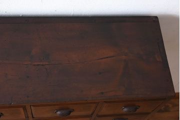 アンティーク家具　前面栓材　古い木製のアンティーク薬箪笥(引き出し)(2)