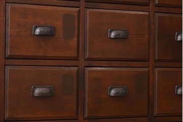 アンティーク家具　前面栓材　古い木製のアンティーク薬箪笥(引き出し)(2)