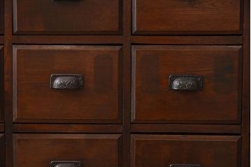 アンティーク家具　前面栓材　古い木製のアンティーク薬箪笥(引き出し)(2)
