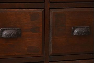 アンティーク家具　前面栓材　古い木製のアンティーク薬箪笥(引き出し)(2)