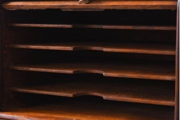 アンティーク雑貨　オーク材　木製シャッター付き!小ぶりなアンティーク小引き出し