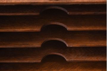 アンティーク雑貨　オーク材　木製シャッター付き!小ぶりなアンティーク小引き出し