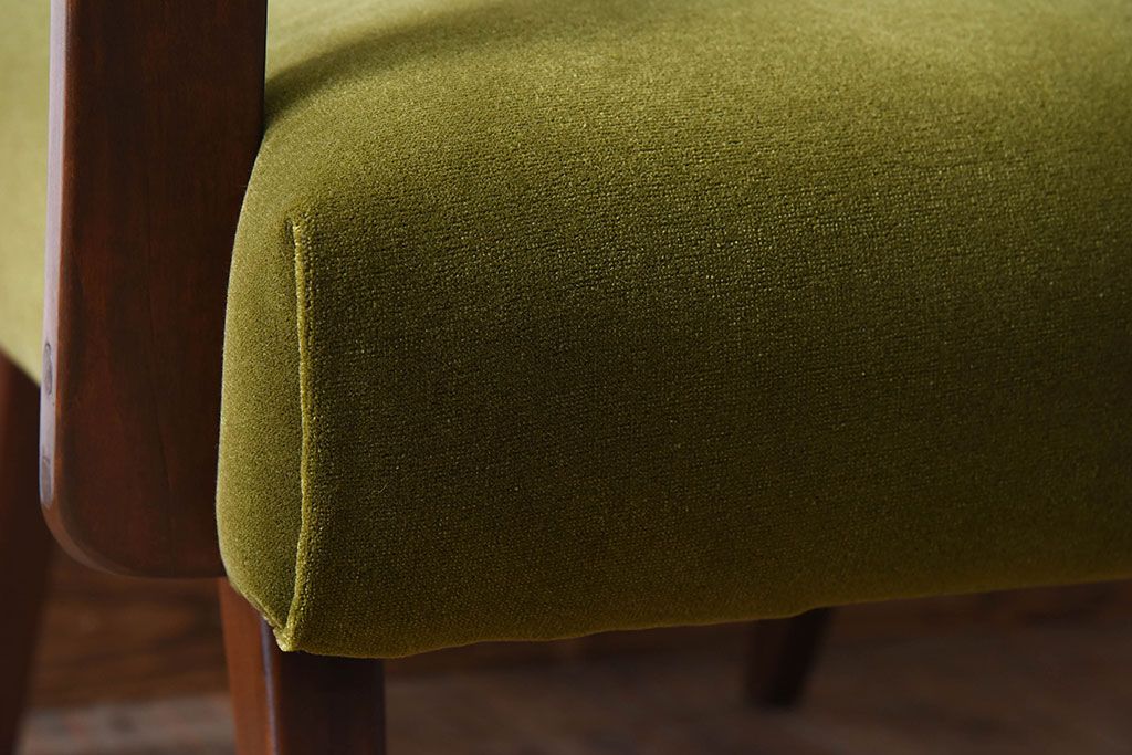 レトロ家具　ブナ材　シンプルでレトロなアンティーク1人掛けアームソファ(1)