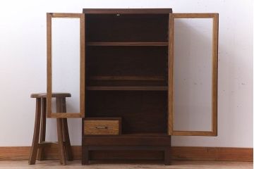 レトロ家具　気泡ガラス入り　脚付き!レトロなアンティーク本箱(ブックケース)