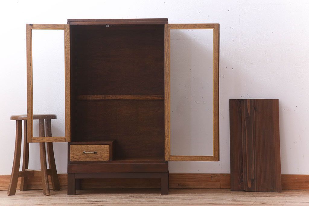 レトロ家具　気泡ガラス入り　脚付き!レトロなアンティーク本箱(ブックケース)