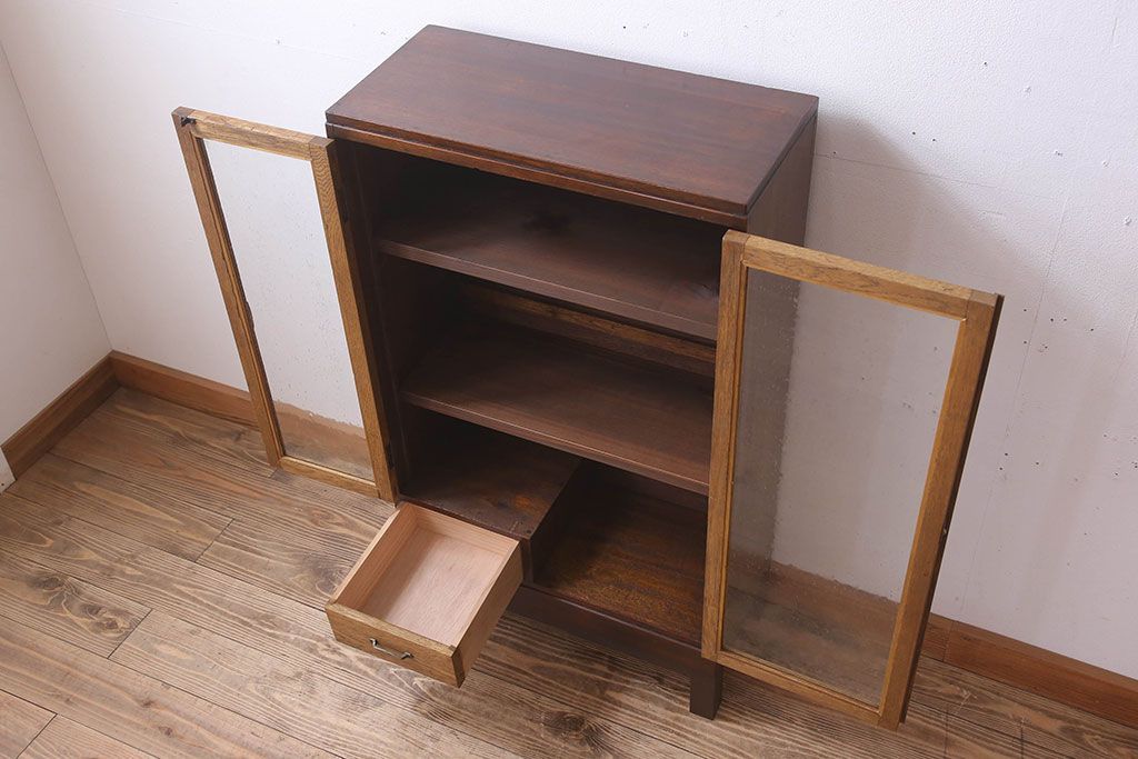 レトロ家具　気泡ガラス入り　脚付き!レトロなアンティーク本箱(ブックケース)