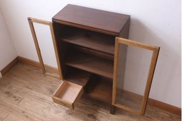 レトロ家具　気泡ガラス入り　脚付き!レトロなアンティーク本箱(ブックケース)