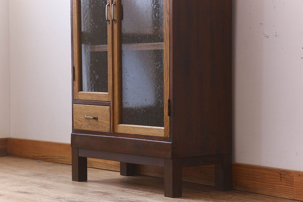 レトロ家具　気泡ガラス入り　脚付き!レトロなアンティーク本箱(ブックケース)