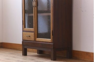 レトロ家具　気泡ガラス入り　脚付き!レトロなアンティーク本箱(ブックケース)