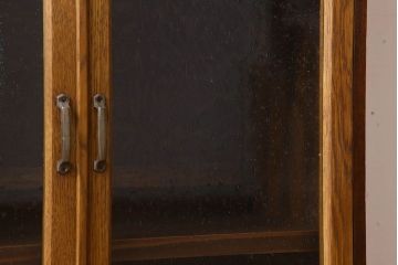 レトロ家具　気泡ガラス入り　脚付き!レトロなアンティーク本箱(ブックケース)