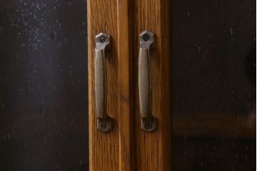 レトロ家具　気泡ガラス入り　脚付き!レトロなアンティーク本箱(ブックケース)