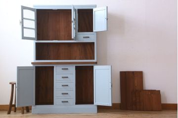 アンティーク家具　作業台付き　水色ペイントのおしゃれなアンティークカップボード