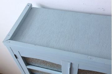 アンティーク家具　作業台付き　水色ペイントのおしゃれなアンティークカップボード