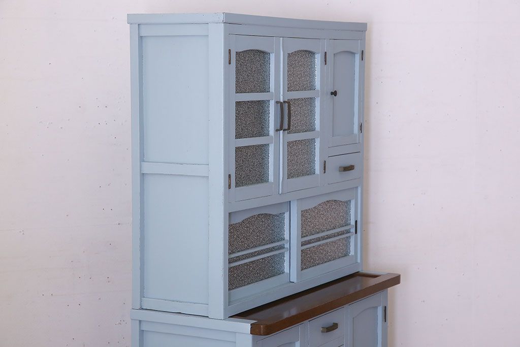 アンティーク家具　作業台付き　水色ペイントのおしゃれなアンティークカップボード