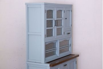 アンティーク家具　作業台付き　水色ペイントのおしゃれなアンティークカップボード