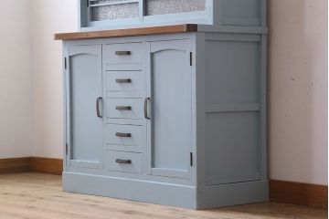 アンティーク家具　作業台付き　水色ペイントのおしゃれなアンティークカップボード