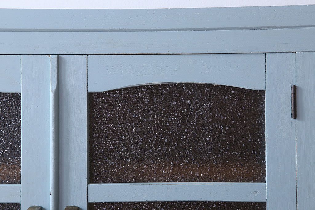 アンティーク家具　作業台付き　水色ペイントのおしゃれなアンティークカップボード