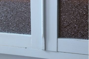 アンティーク家具　作業台付き　水色ペイントのおしゃれなアンティークカップボード