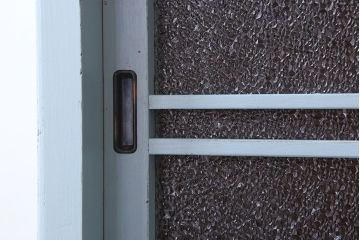 アンティーク家具　作業台付き　水色ペイントのおしゃれなアンティークカップボード