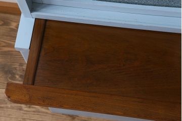 アンティーク家具　作業台付き　水色ペイントのおしゃれなアンティークカップボード