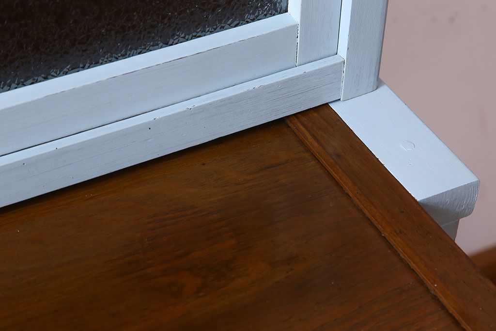 アンティーク家具　作業台付き　水色ペイントのおしゃれなアンティークカップボード