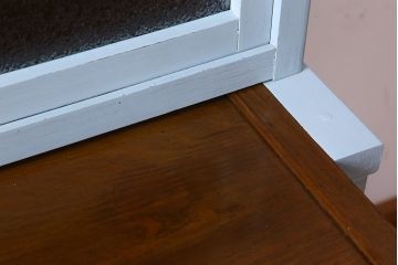 アンティーク家具　作業台付き　水色ペイントのおしゃれなアンティークカップボード