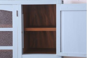 アンティーク家具　作業台付き　水色ペイントのおしゃれなアンティークカップボード