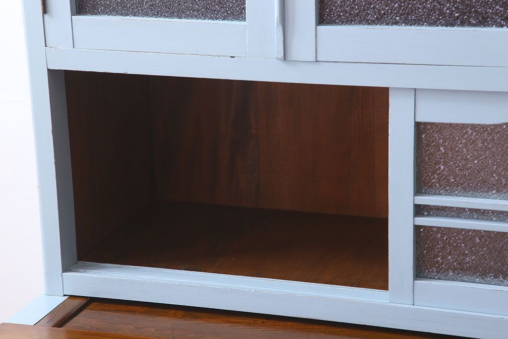 アンティーク家具　作業台付き　水色ペイントのおしゃれなアンティークカップボード