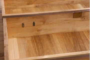アンティーク家具　シンプルな衣装箪笥の鉄脚ローボード(ローチェスト)