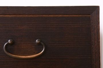 アンティーク家具　シンプルな衣装箪笥の鉄脚ローボード(ローチェスト)