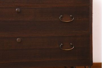 アンティーク家具　シンプルな衣装箪笥の鉄脚ローボード(ローチェスト)