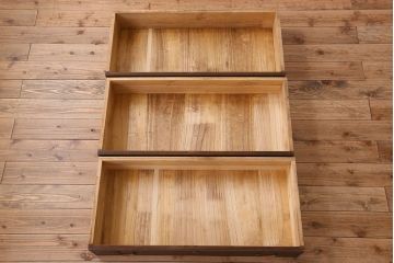 アンティーク家具　シンプルな衣装箪笥の鉄脚ローボード(ローチェスト)