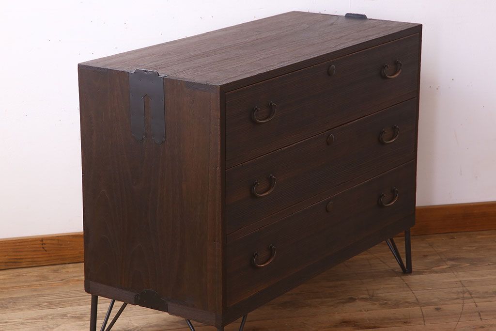 アンティーク家具　シンプルな衣装箪笥の鉄脚ローボード(ローチェスト)