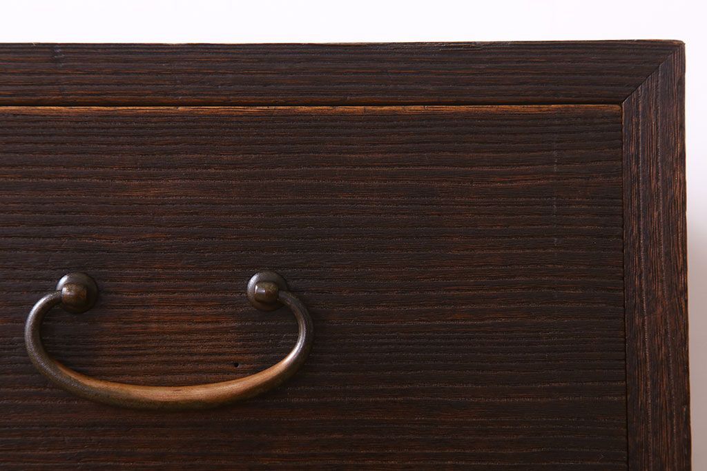 アンティーク家具　シンプルな衣装箪笥の鉄脚ローボード(ローチェスト)