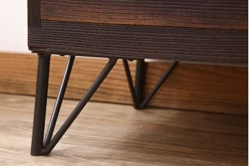 アンティーク家具　シンプルな衣装箪笥の鉄脚ローボード(ローチェスト)