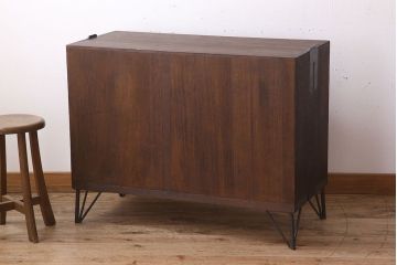 アンティーク家具　シンプルな衣装箪笥の鉄脚ローボード(ローチェスト)